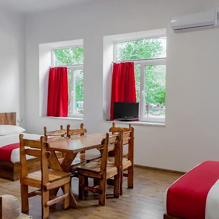 יירבאן Family Appartments On Buzand Street מראה חיצוני תמונה