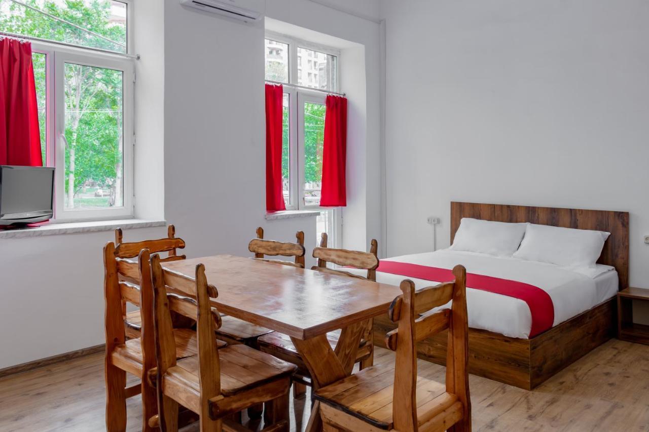 יירבאן Family Appartments On Buzand Street מראה חיצוני תמונה