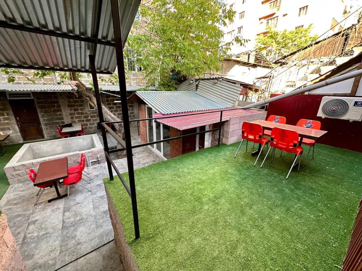 יירבאן Family Appartments On Buzand Street מראה חיצוני תמונה
