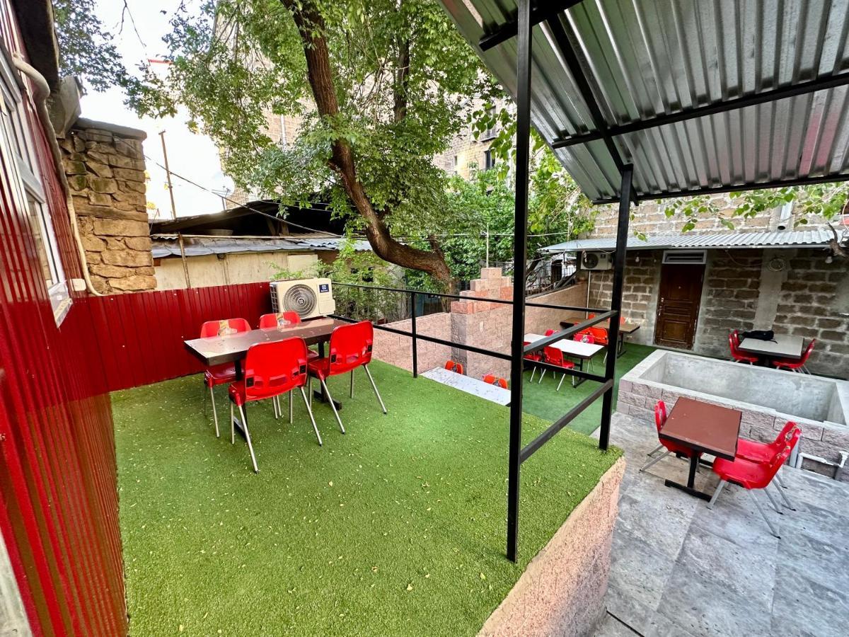 יירבאן Family Appartments On Buzand Street מראה חיצוני תמונה