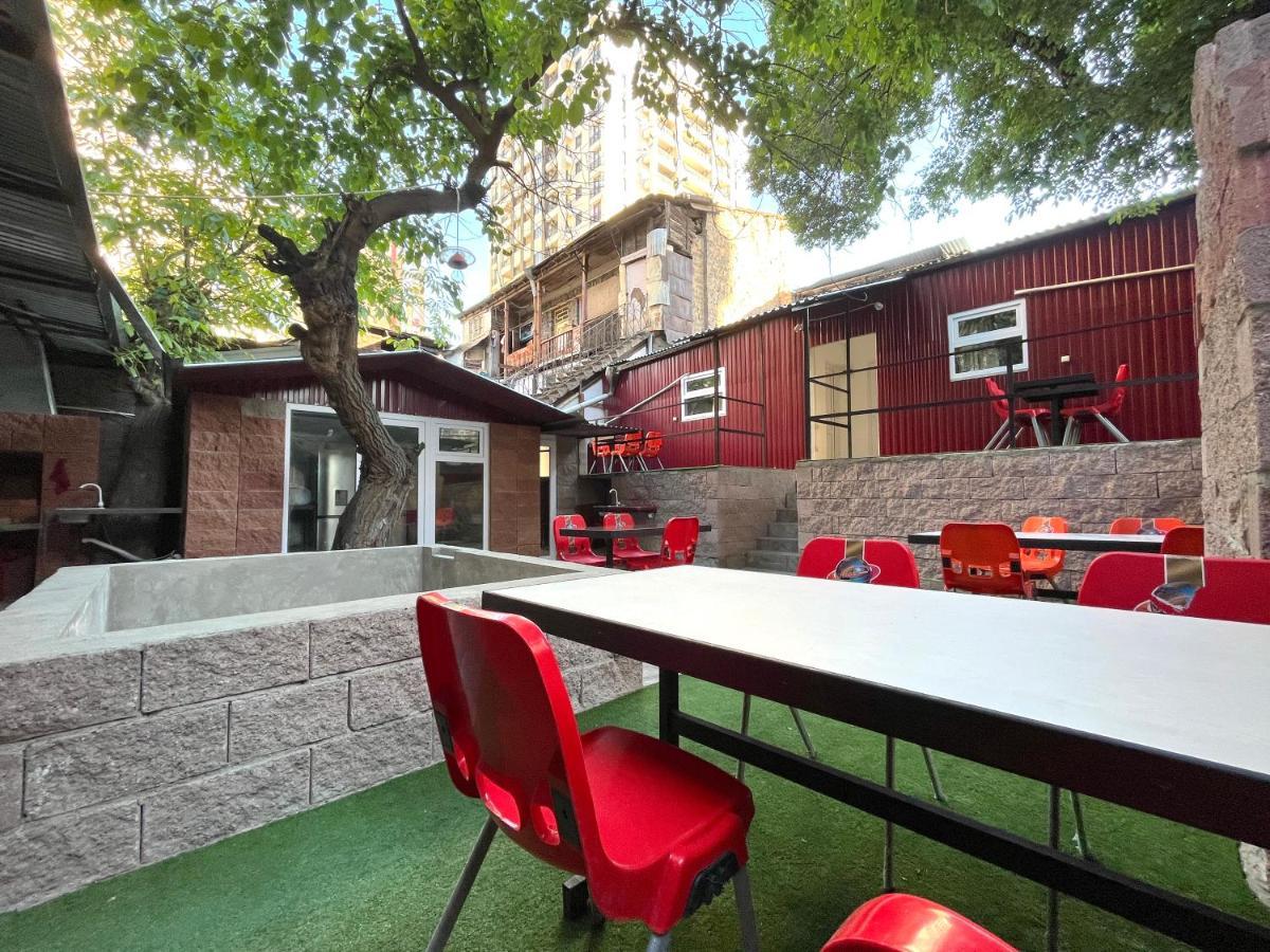יירבאן Family Appartments On Buzand Street מראה חיצוני תמונה